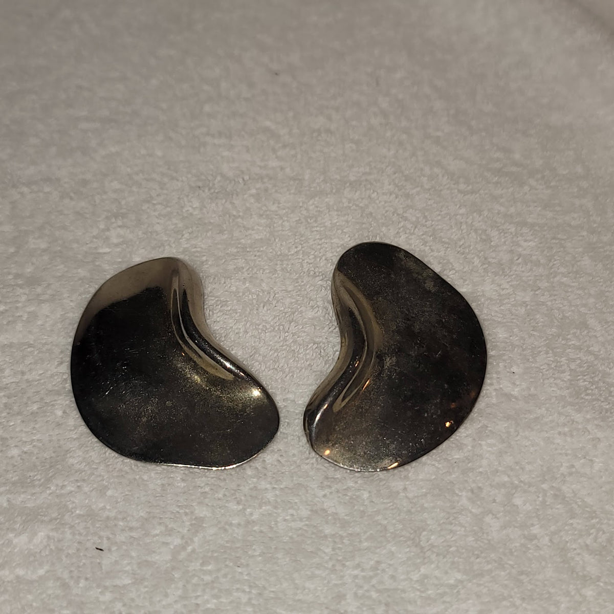 Vintage 1970s Unsual Clip on Silvertone Metal Earrings Hugger 2" bean