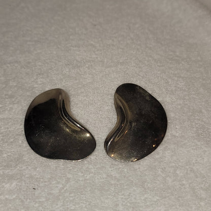 Vintage 1970s Unsual Clip on Silvertone Metal Earrings Hugger 2" bean