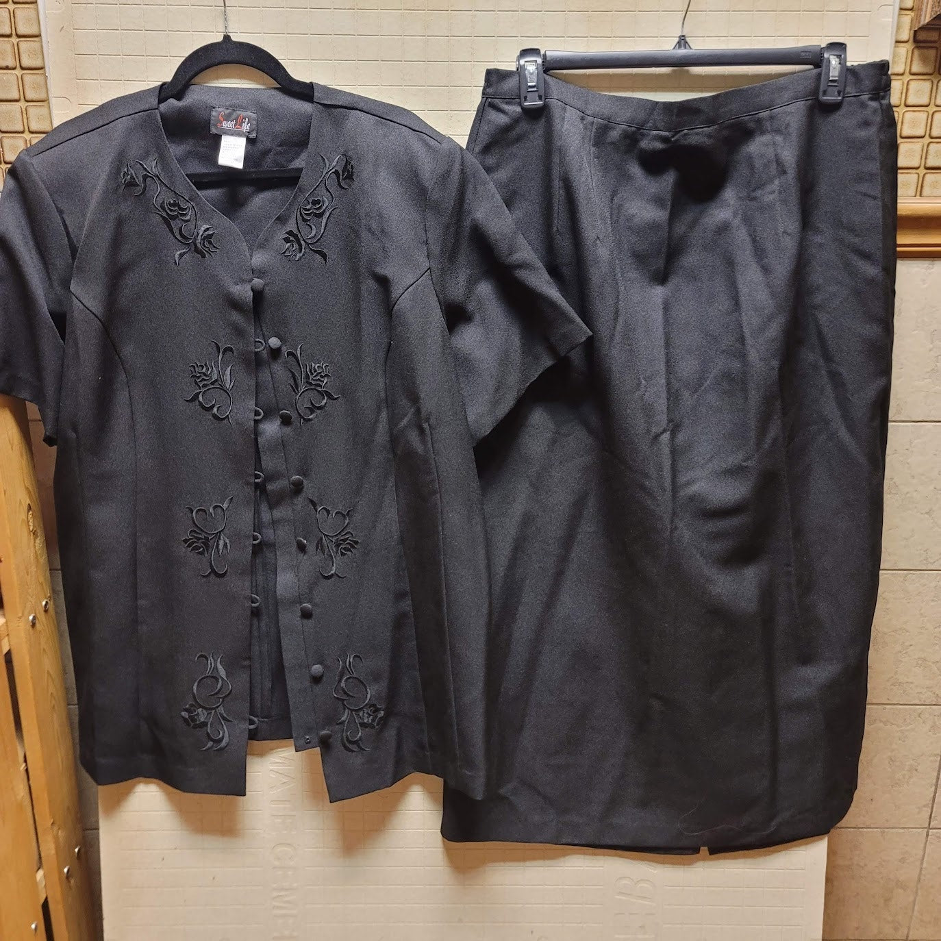Sweet Life Black 2 pc. skirt set Size 22 Plus Womens Short Sleeve Elastic Waist
