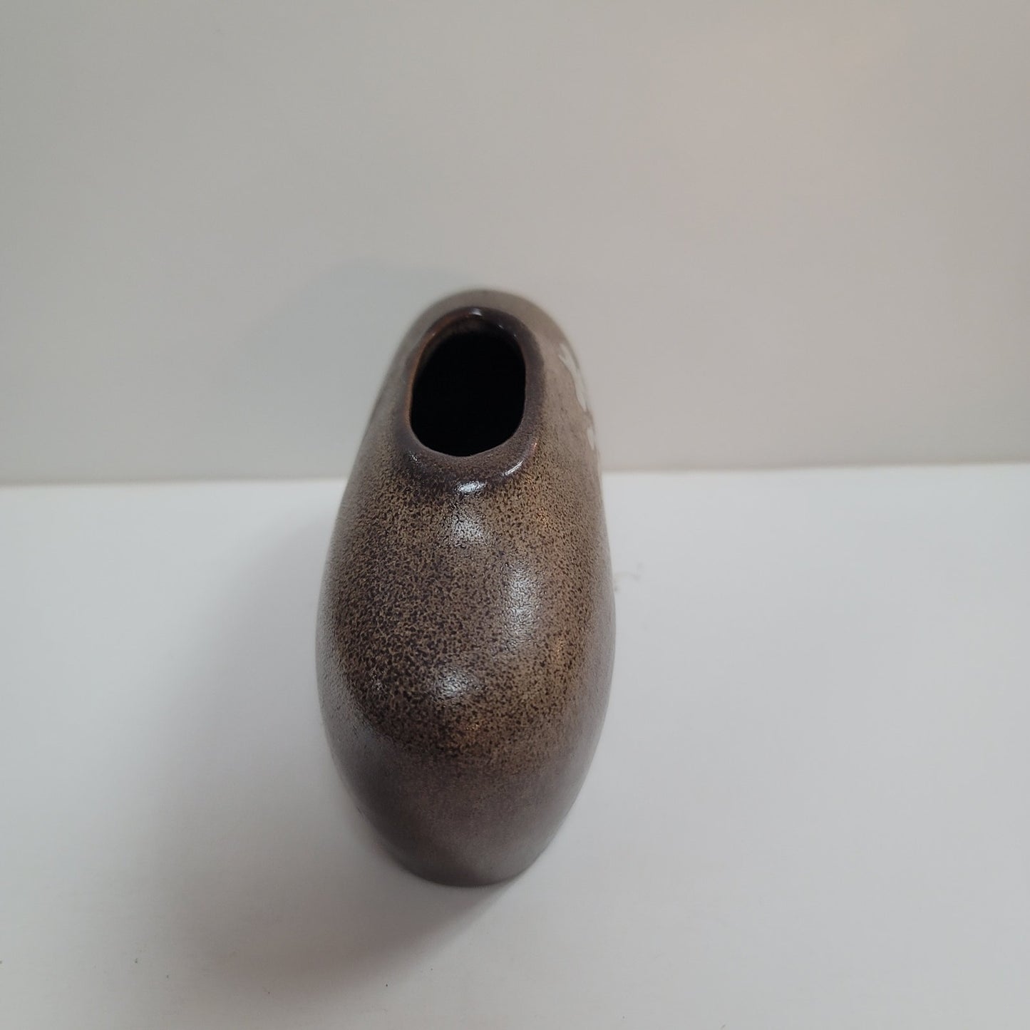 Japanese vase Oblong squatty Signed Earthtones Beauty Law Emotions Happy
