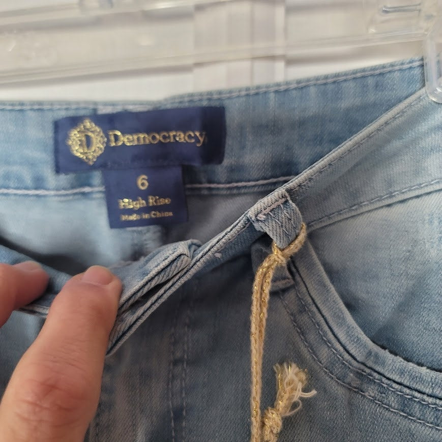 NEW Democracy High Rise Seamless Ankle Skimmer Distressed 6 Light Wash Jeans