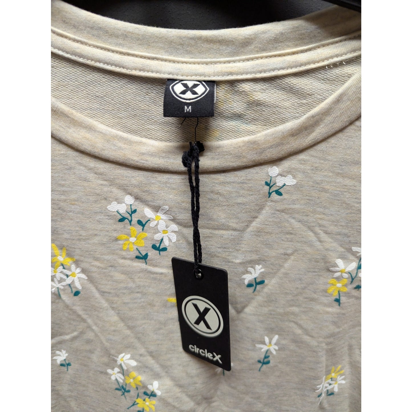 Circle X Size medium long sleeve pajama top with Flowers