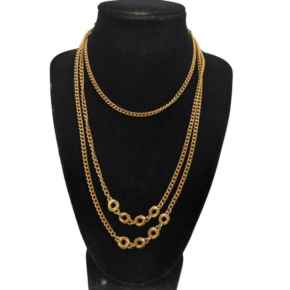 Fashion Vintage Monet Triple-Strand Gold-Tone Link Necklace with Ring Motifs