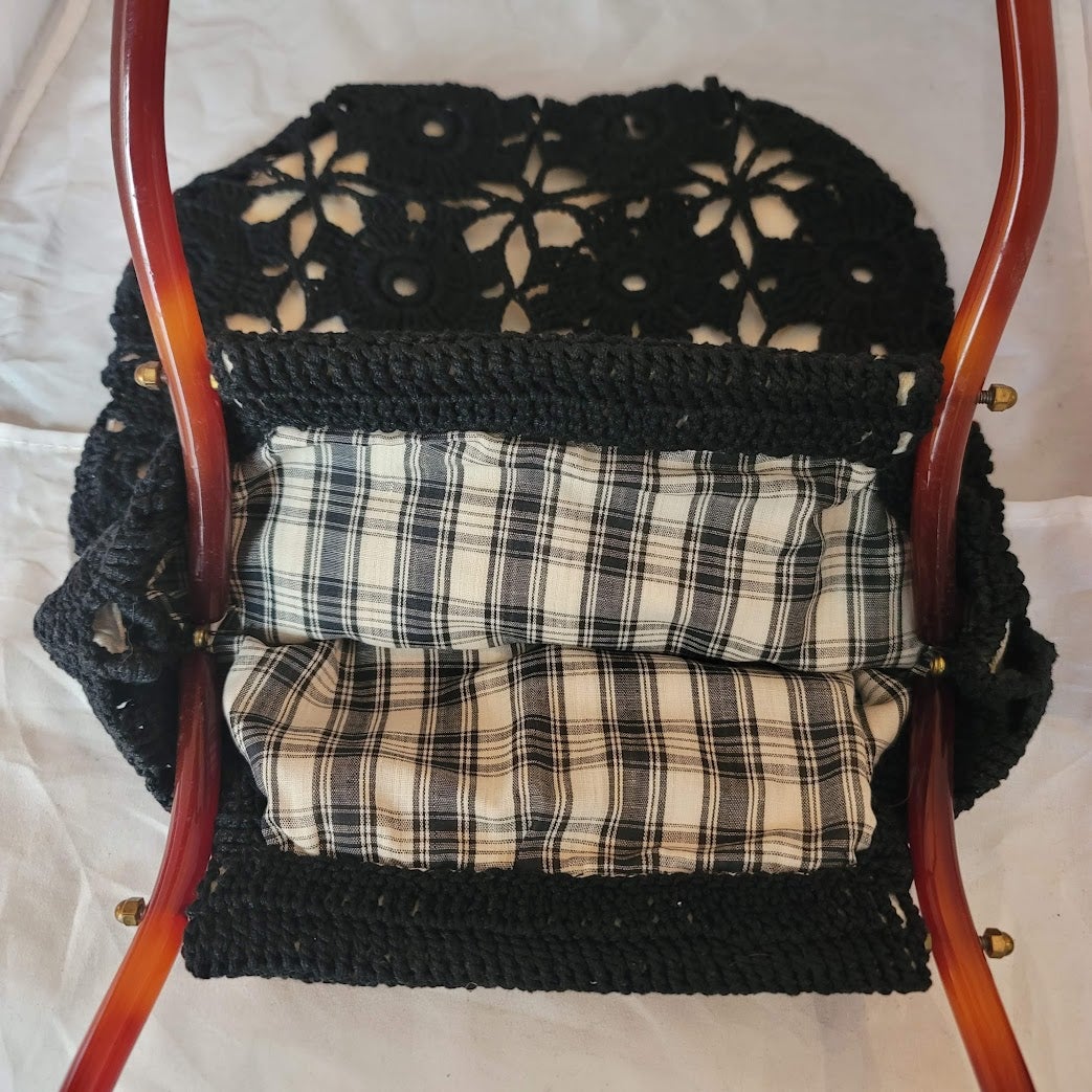 Vintage knit crochet top handle purse bag black BOHO chic Lucite snap shut