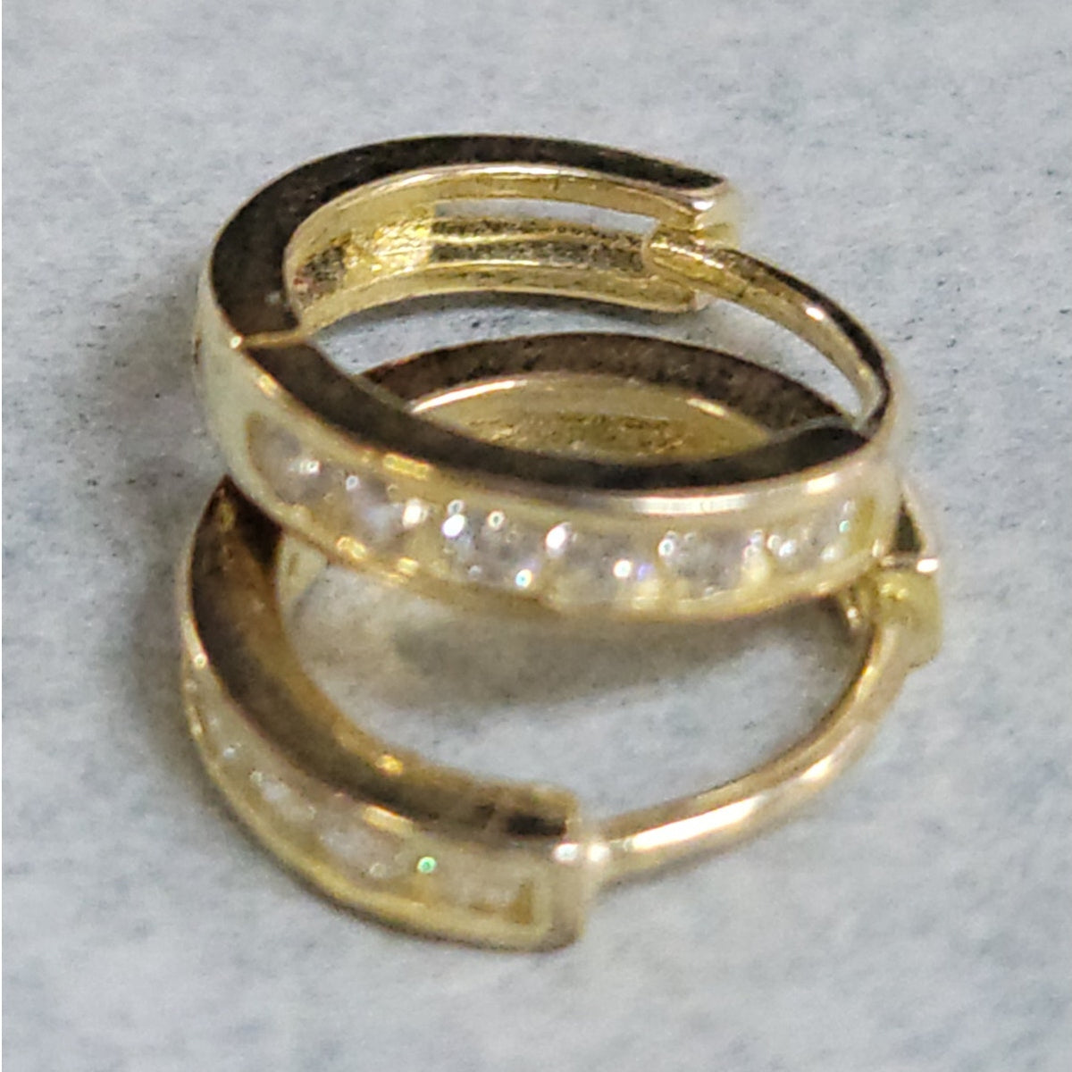 Vintage Costume Jewelry Fashion BE DIFFERENT gold over 925 Petite Cuff Earrings