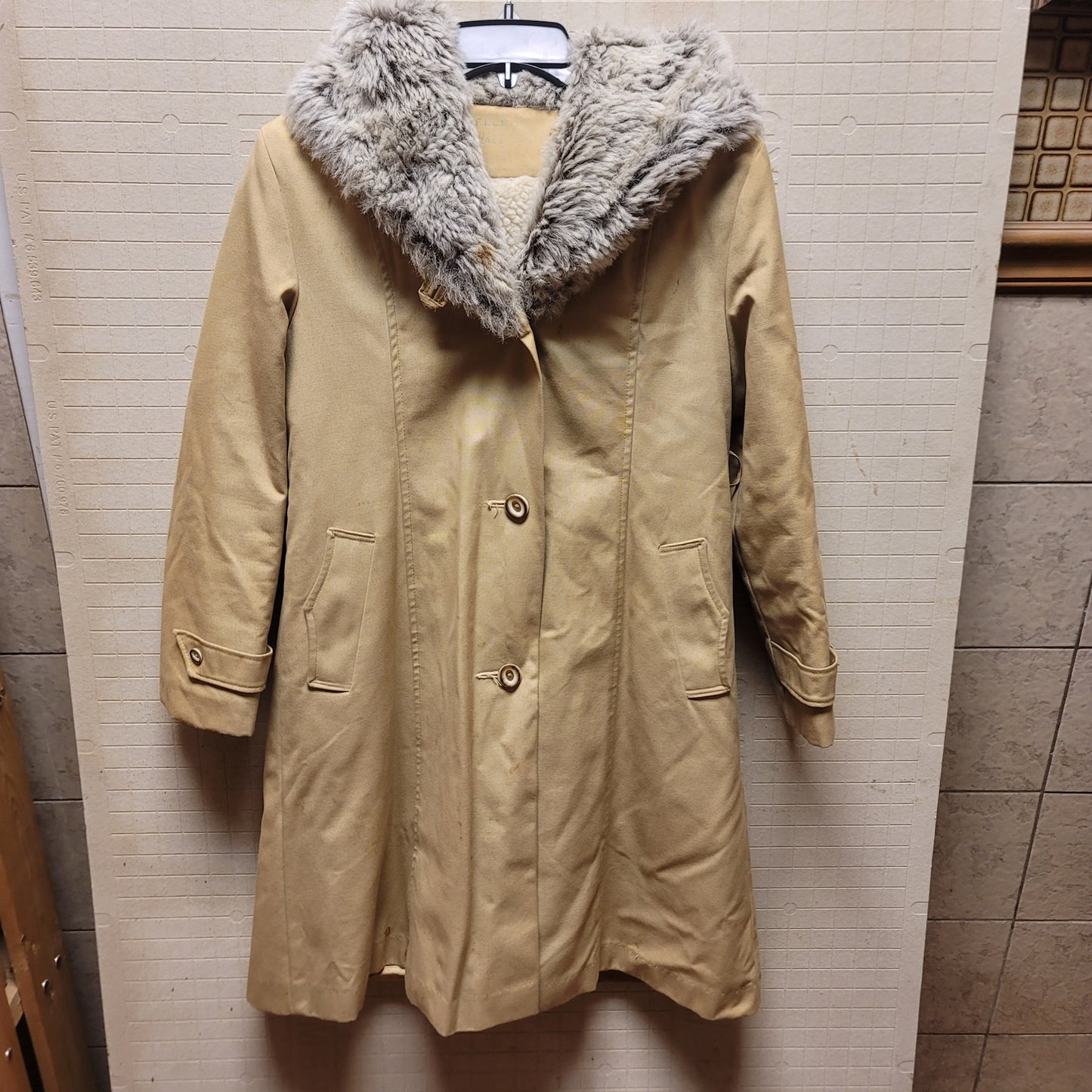 Vintage XS coat Winter Lined Faux Fur collar Tan Heavy Extra Small NO BELT Lined