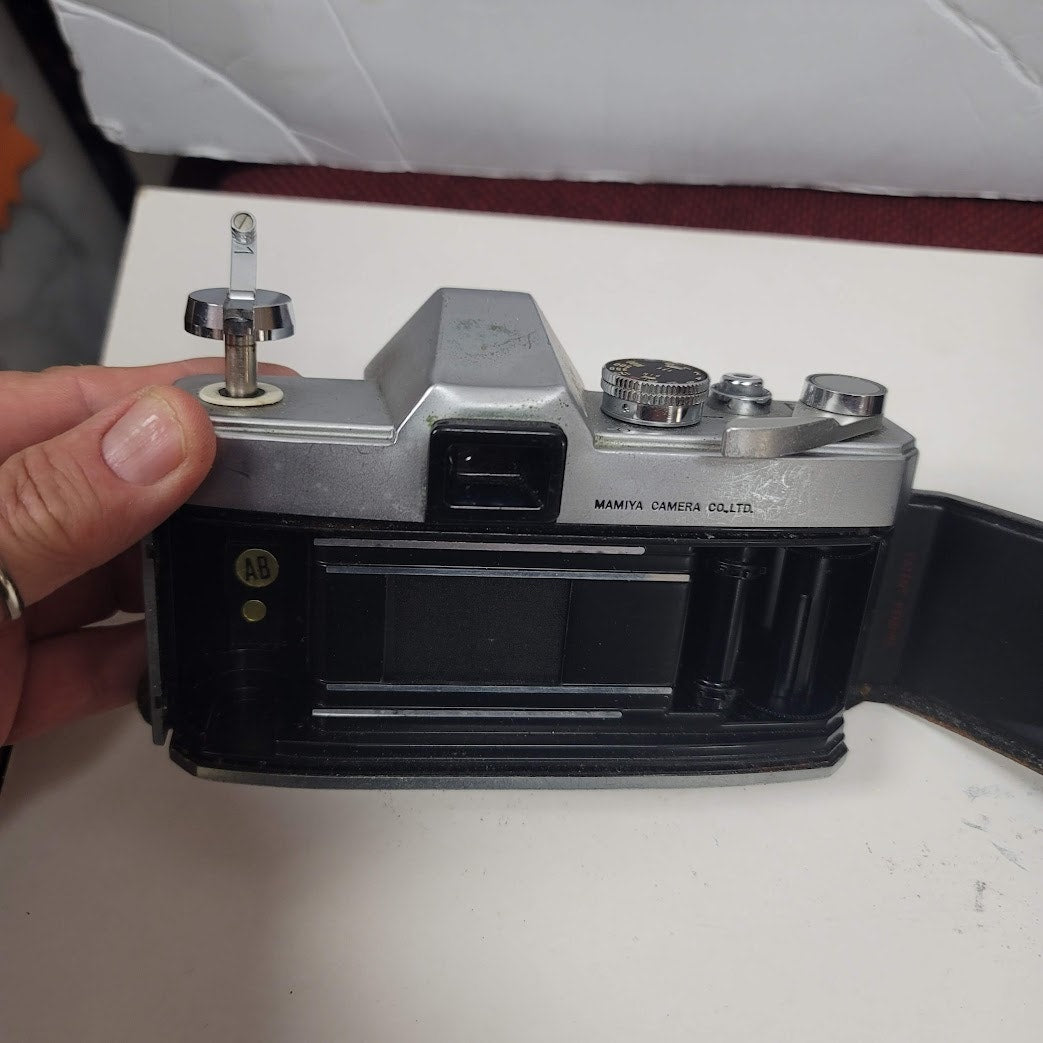Vtg. MAMIYA Sekor 1000 DTL 35 MM camera, case, strap, Vivitar  55 MM lens