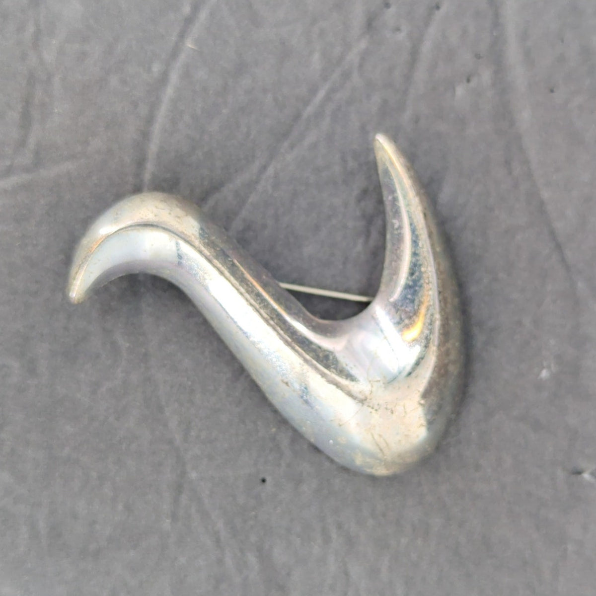 Vintage Monet Silver Tone Stylized Bird Swan Brooch Pin Retro Minimalist
