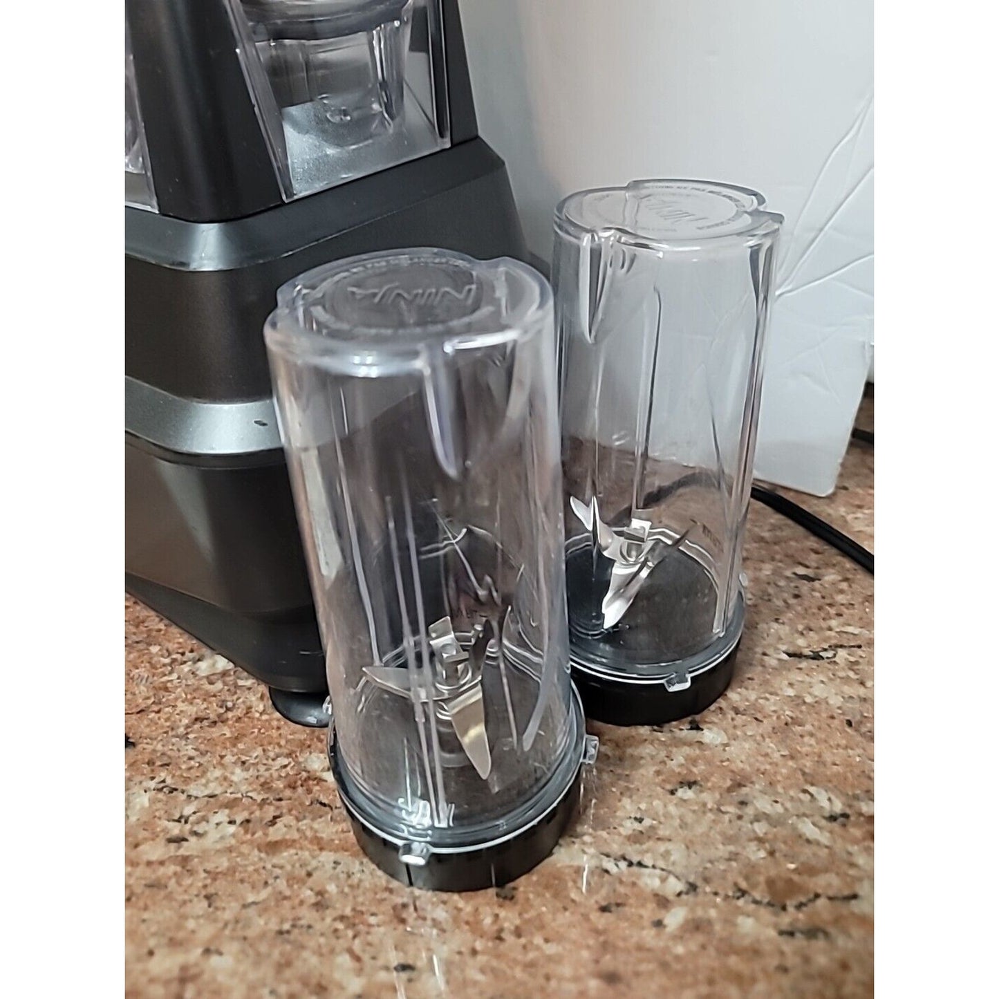 NINJA Professional 1500 Watts Machine, Pitcher, Lid, 2 bullet cups with lids
