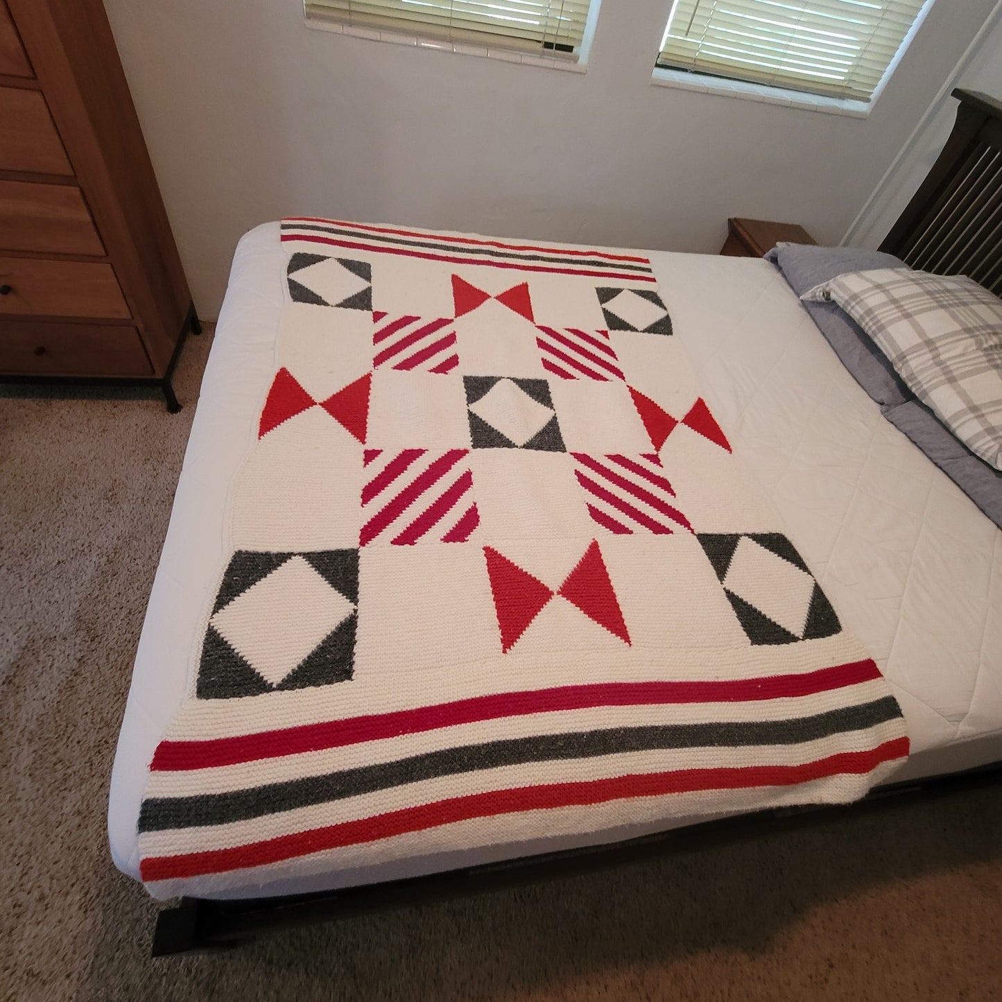 Cabin throw white red gray Geometric Afghan nautical PreOwned vintage