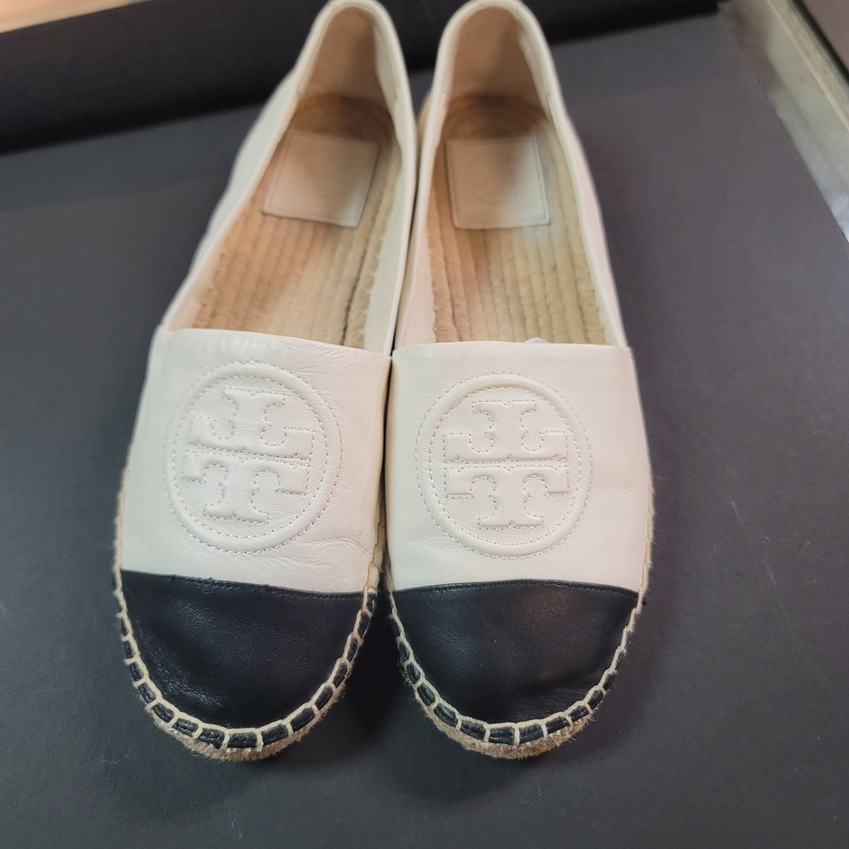 Tory Burch Size 7 black cream leather espadrilles Style 74075 Winton Flats CLASS