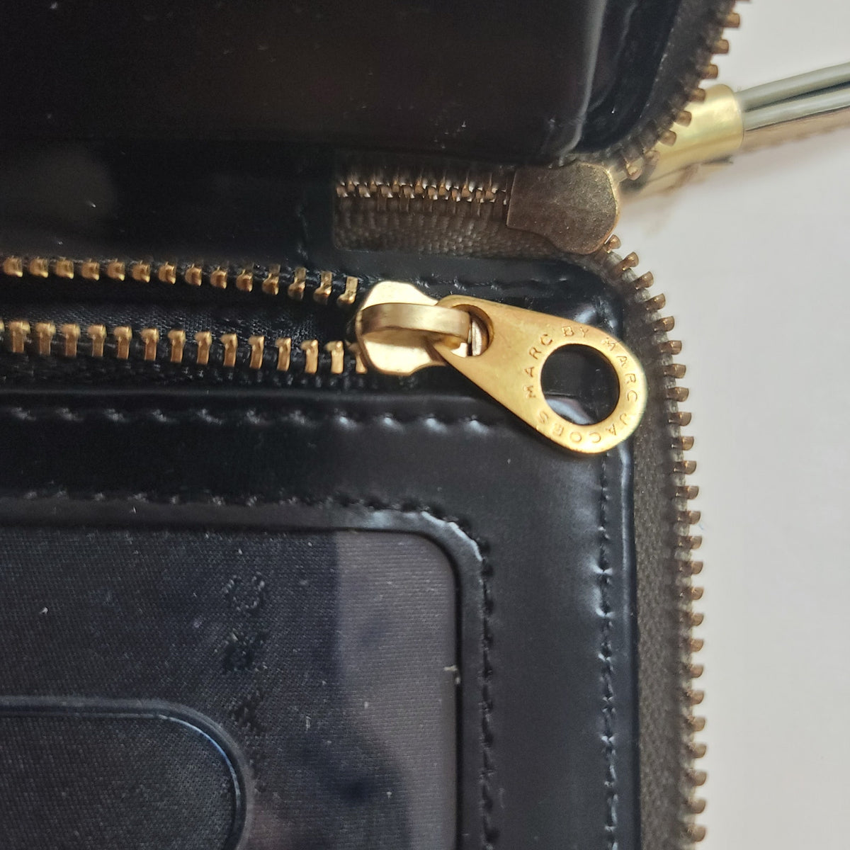MARC by Marc Jacobs wristlet holographic Metallic leather PreOwned