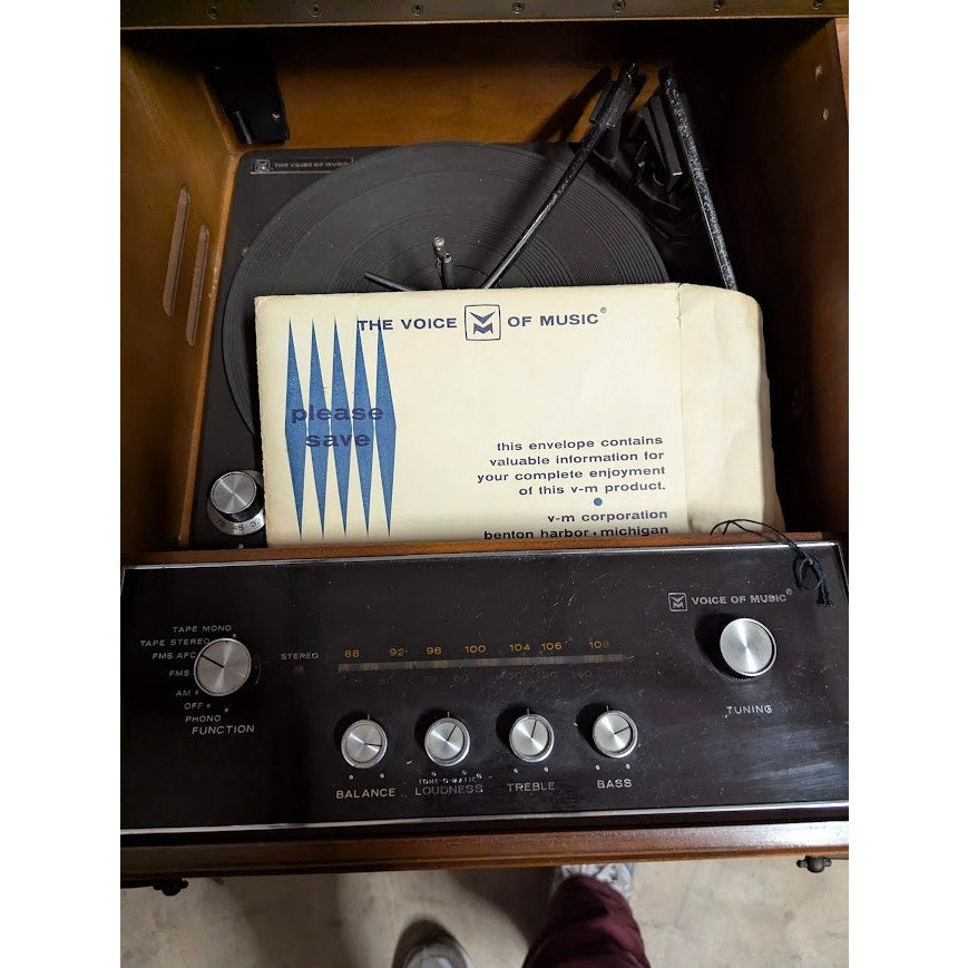 Secondhand Sandies: Retro MCM Phonograph & Radio Console | Mid-Century Gem