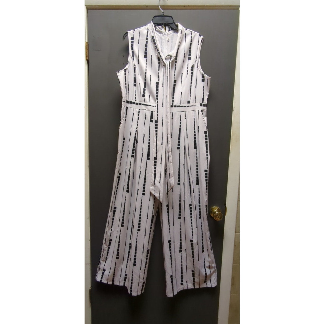 Striped One Piece Black and white jumpsuit Size 2xl Women with pockets Polyester