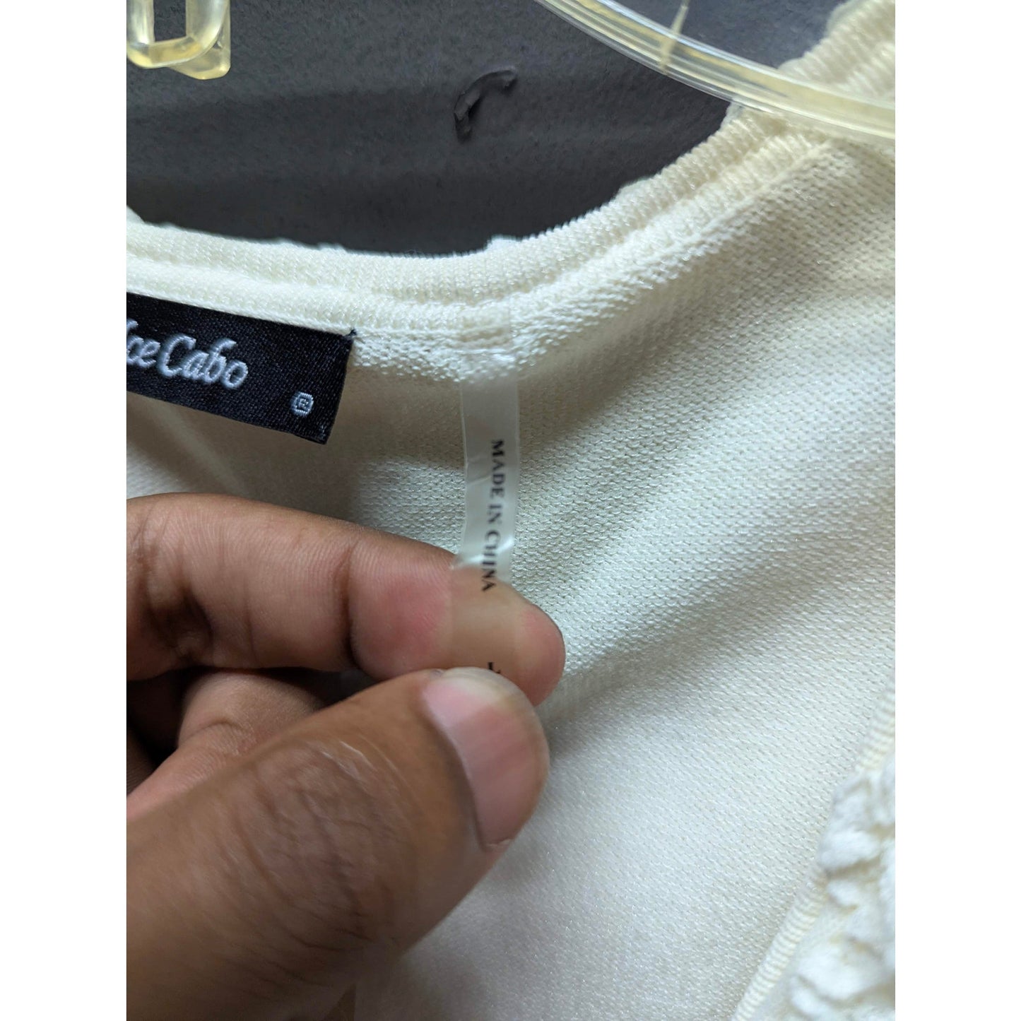 Dolce Cabo Cream Cream Ruffle V-Neck Sleeveless Knit Top Blouse Size Medium