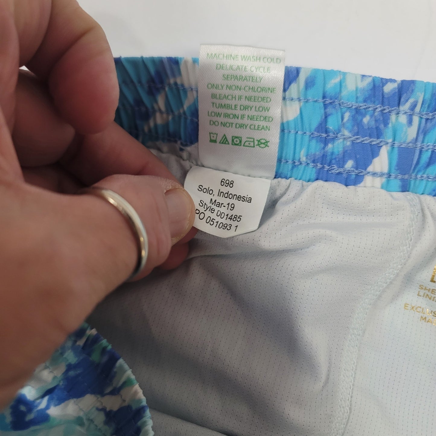 Lilly Pulitzer LUXLETIC Large ocean trail shorts Jogging Athletic blue running