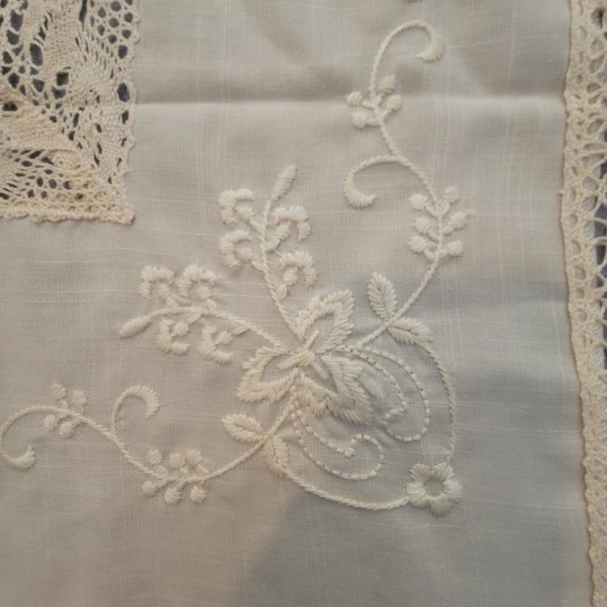 Vintage Linens 70s Tablecloth Hand Embroidery Detail 36" x 36" SQUARE Cream Lace