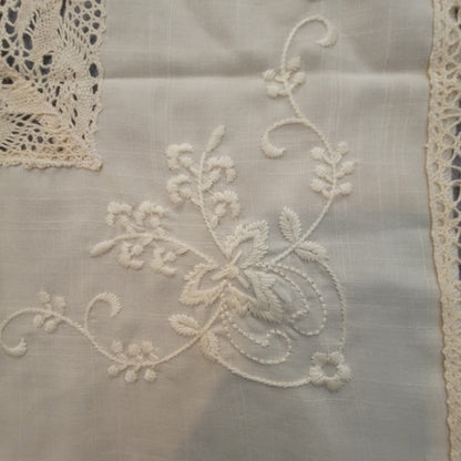 Vintage Linens 70s Tablecloth Hand Embroidery Detail 36" x 36" SQUARE Cream Lace