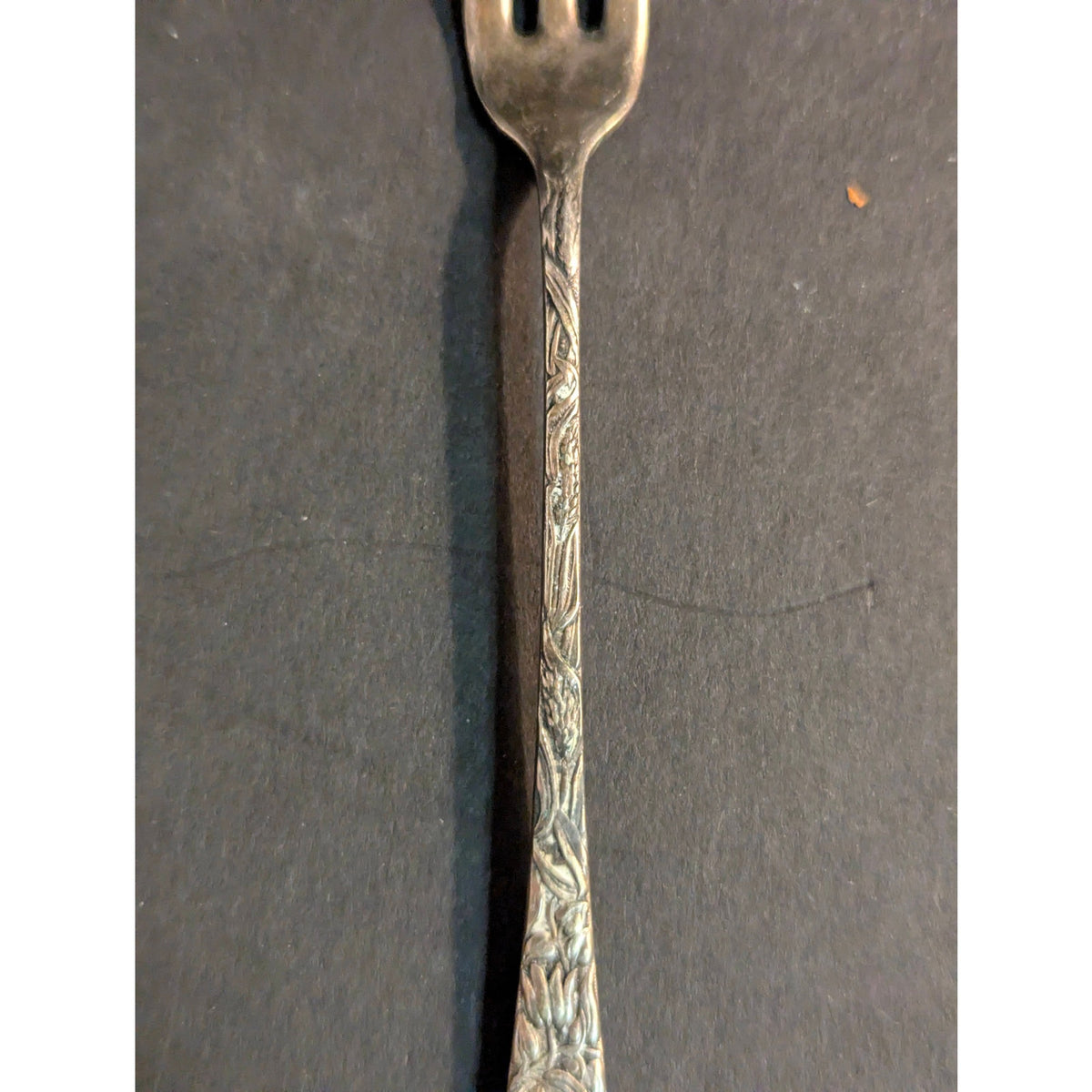 Rogers 1847 Repoussé' cocktail, seafood, or oyster fork.
