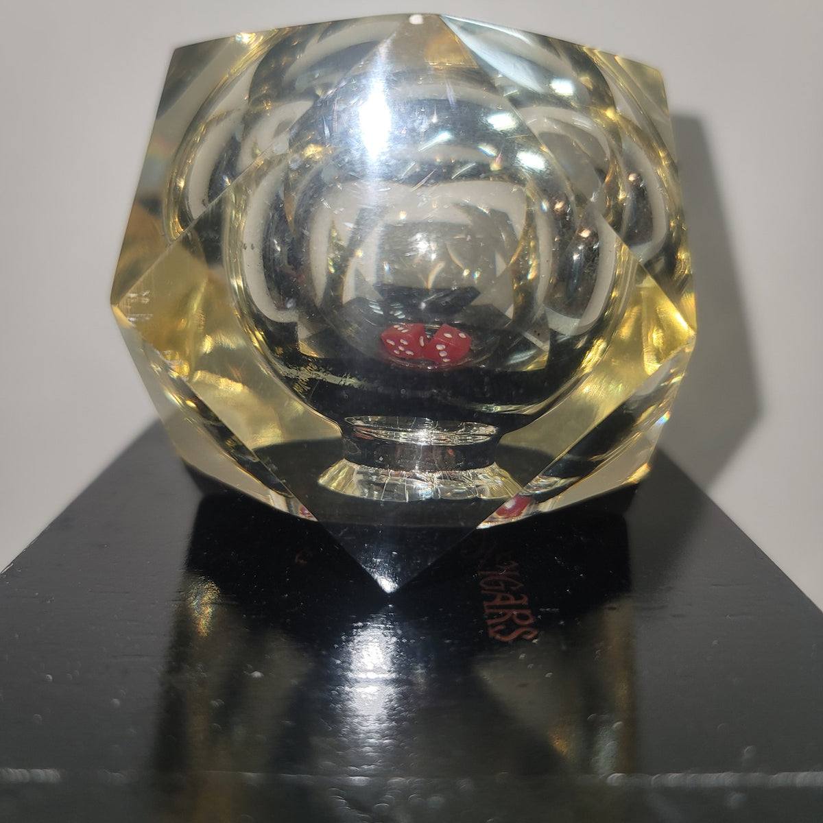 Vintage acrylic Lucite paperweight gambler Craps WORKING rolling DICE Casino
