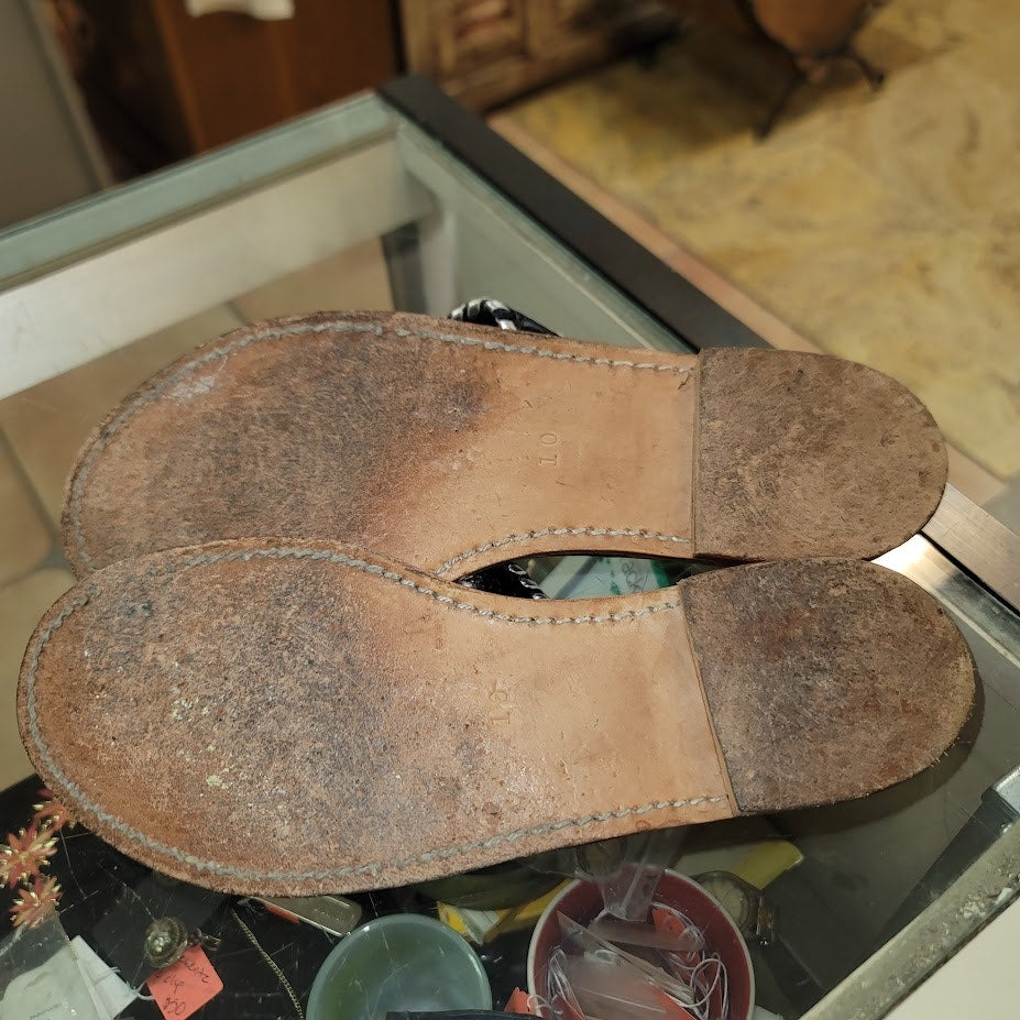 Stephen Bonanno 10M Palm Beach Silver Black Medallion Leather sandal Summer Flat