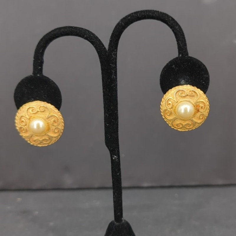 Vintage Gold Tone Faux Pearl Center Round Button Clip On Earrings Retro