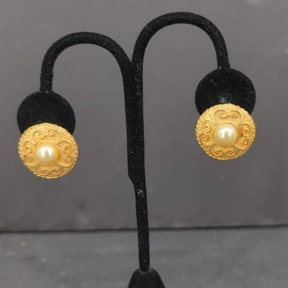 Vintage Gold Tone Faux Pearl Center Round Button Clip On Earrings Retro