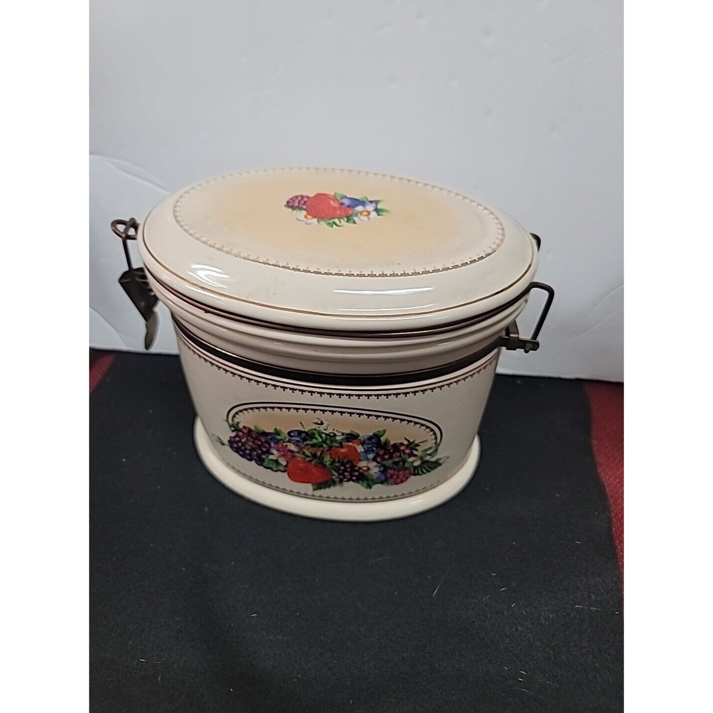 Knotts Berry Farm Ceramic Canister Food Storage Hinge Lid Food STASH Cookie Jar