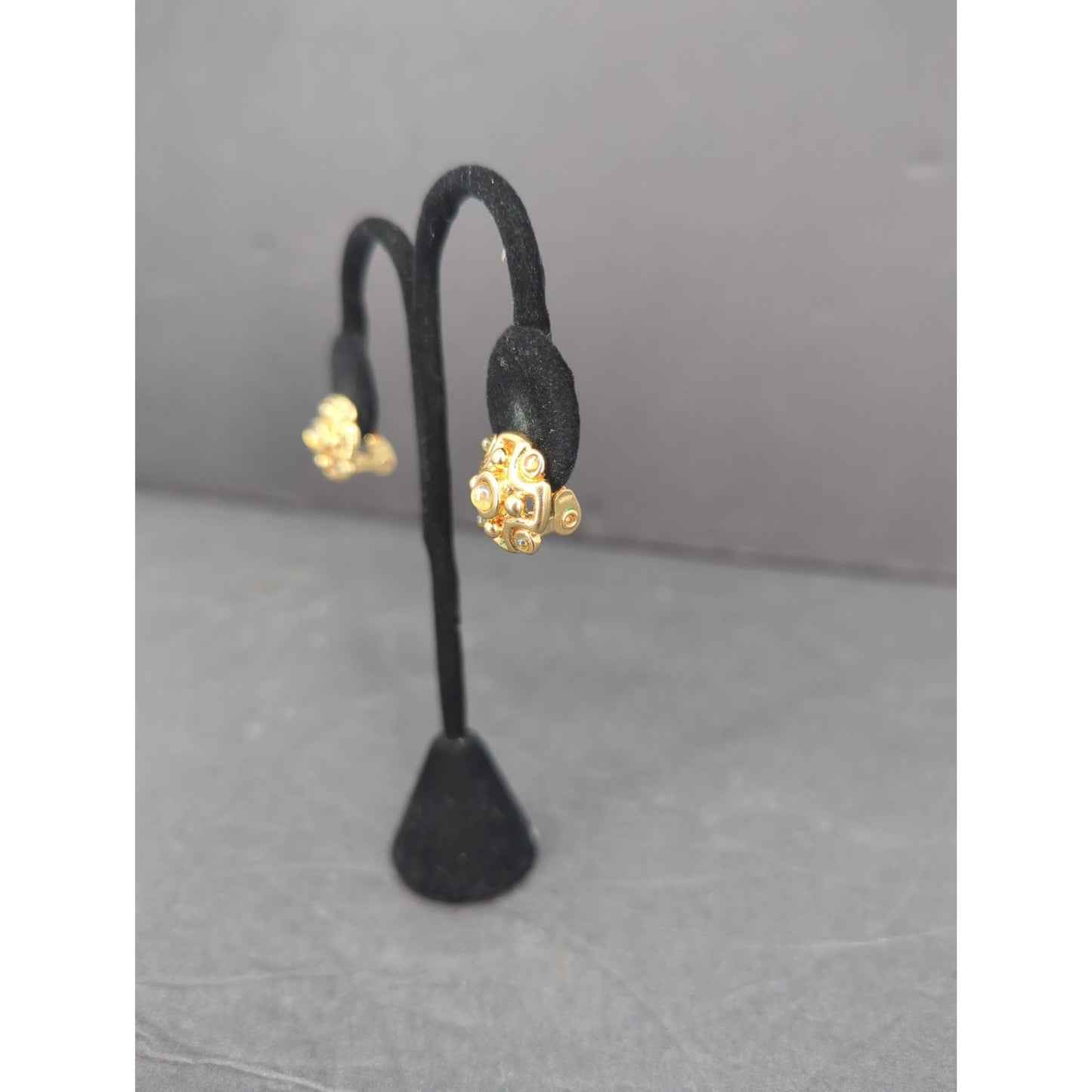 Vintage Monet Gold Tone Swirl Button Clip On Earrings Retro Classic MCM Button