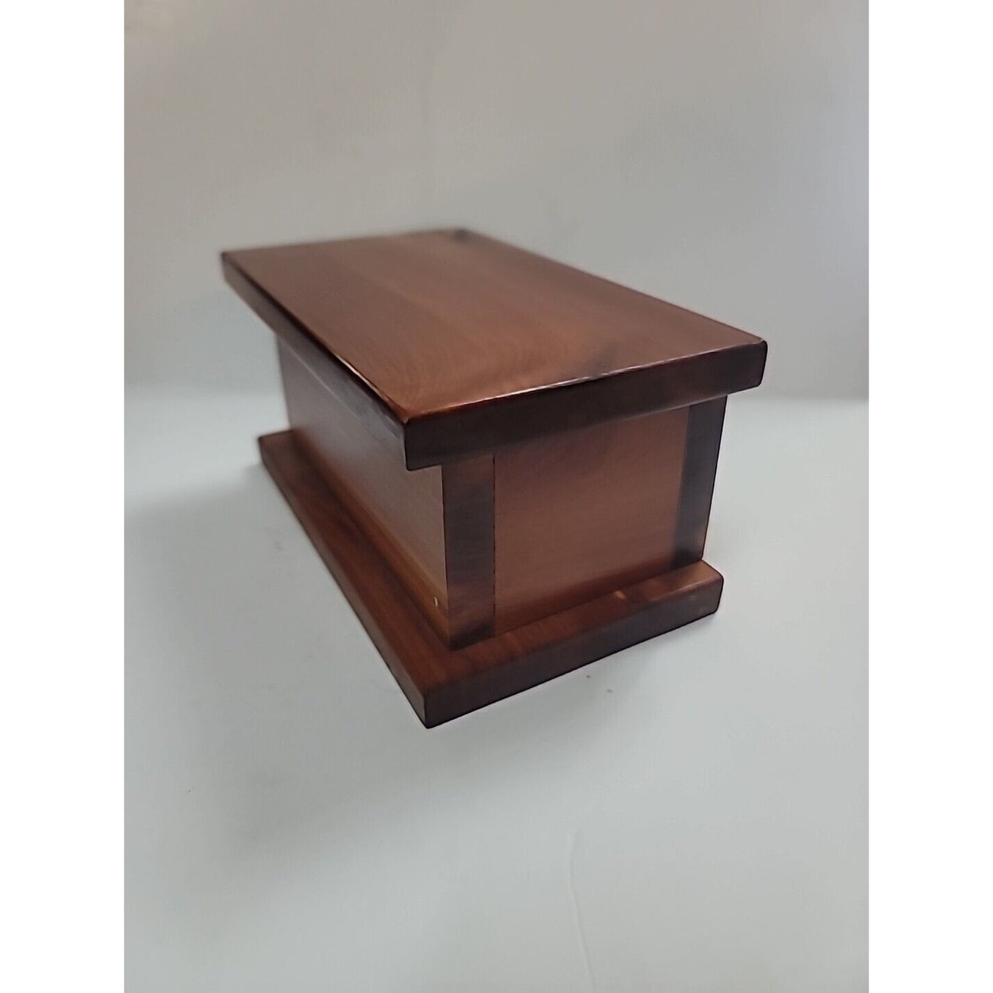 VINTAGE HAND CRAFTED HINDGED LID WOODEN CEDAR BOX 8x5x4.5 Stash Trinket HIDEAWAY