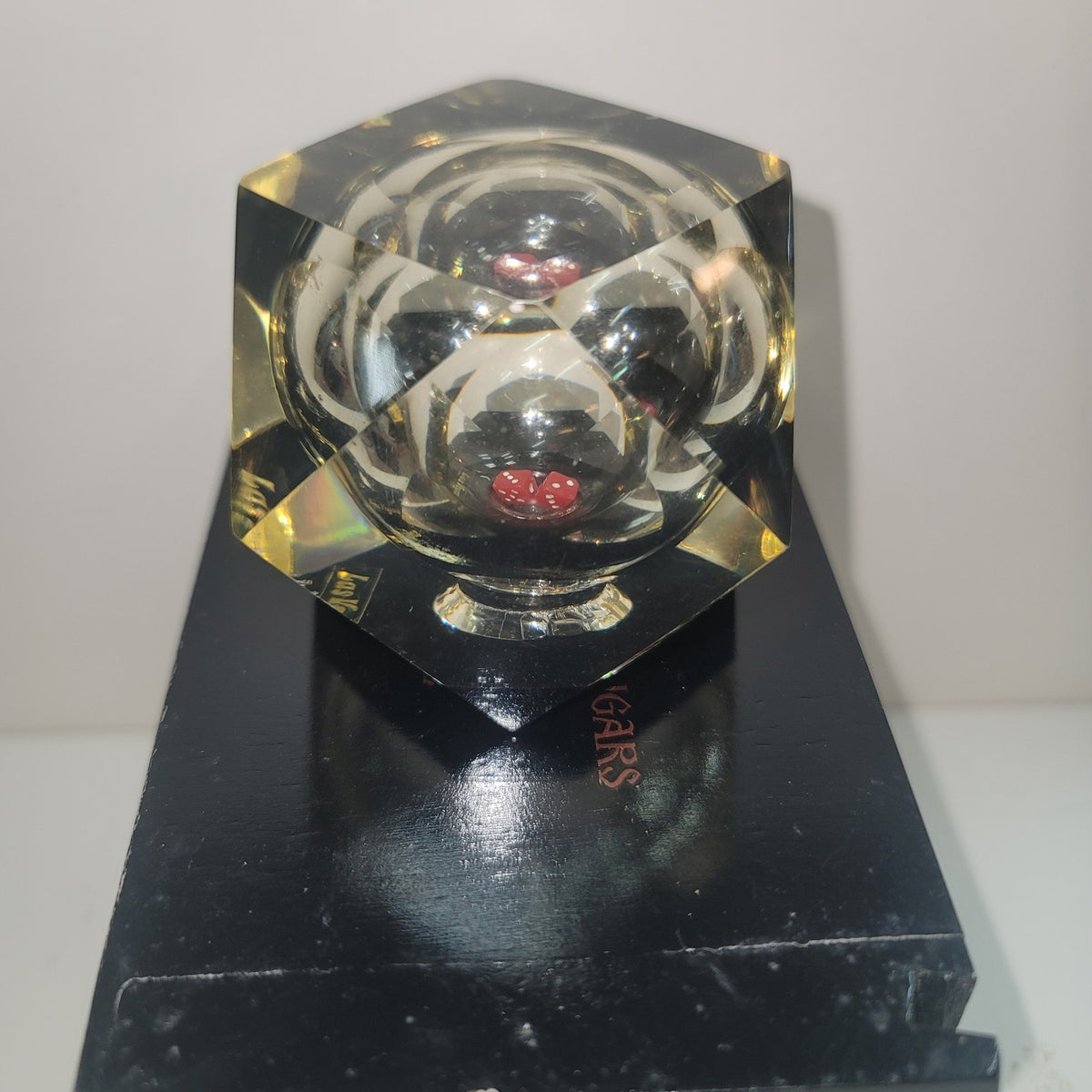 Vintage acrylic Lucite paperweight gambler Craps WORKING rolling DICE Casino