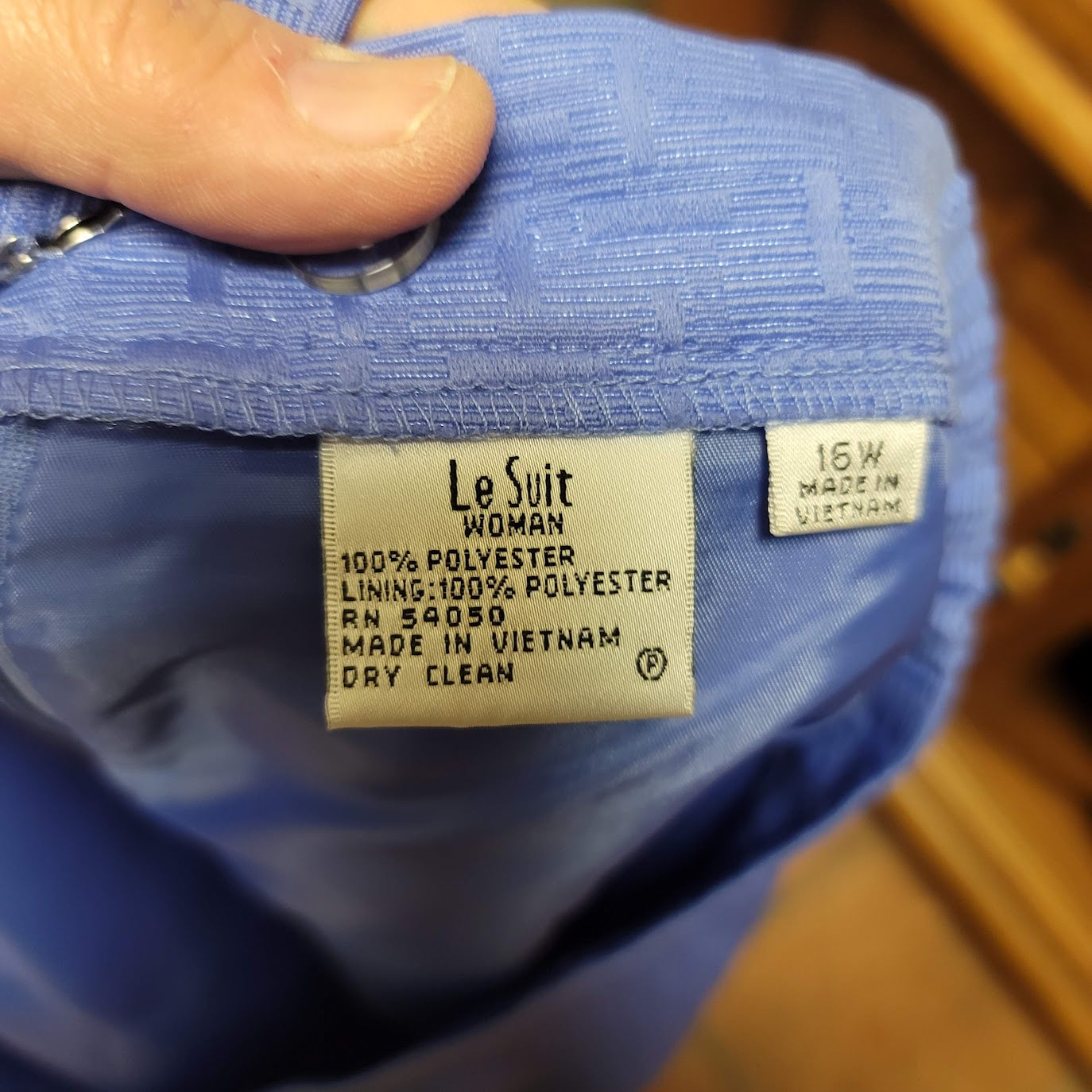 Le Suit Womens Skirt Size 16 W Blue Textured Career Work Back Slit