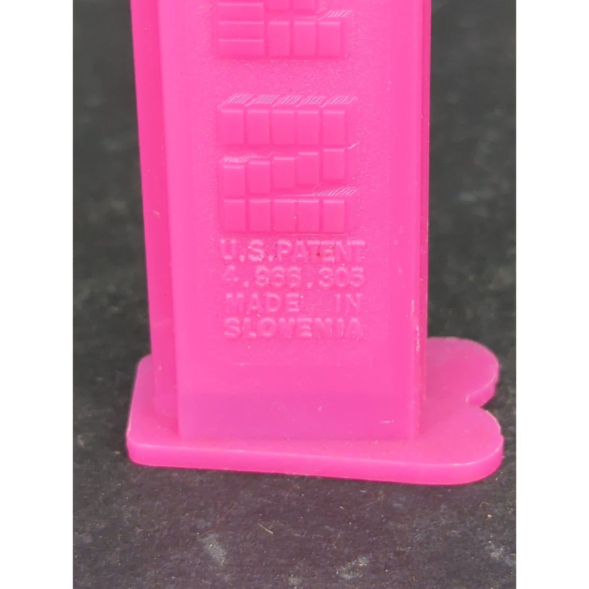 Vintage 1992 Dino The Flintstones PEZ Dispenser Pink Stem Made in Slovenia