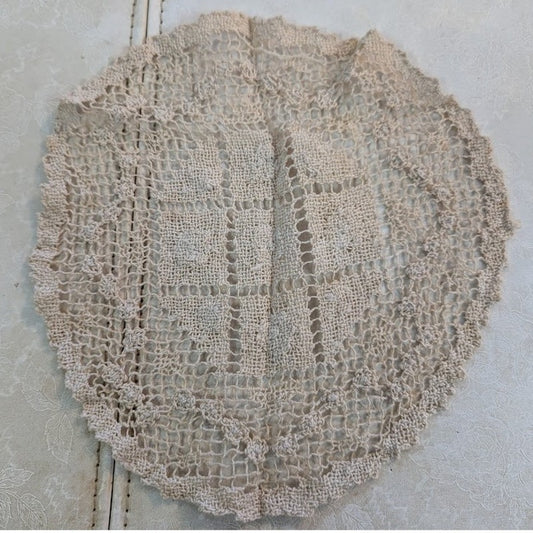 Antique FILET LACE NETTING flowers Neutral Round Doily 9" round Cottage 40's