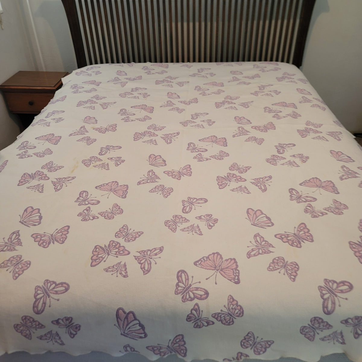 Reversible purple butterfly scalloped edge coverlet blanket bedspread Full Queen