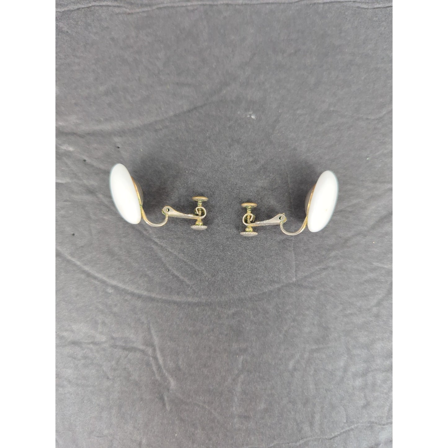 Vintage White Round Flat Disc Screw Back Earrings Retro Jewelry Minimalist 1950s