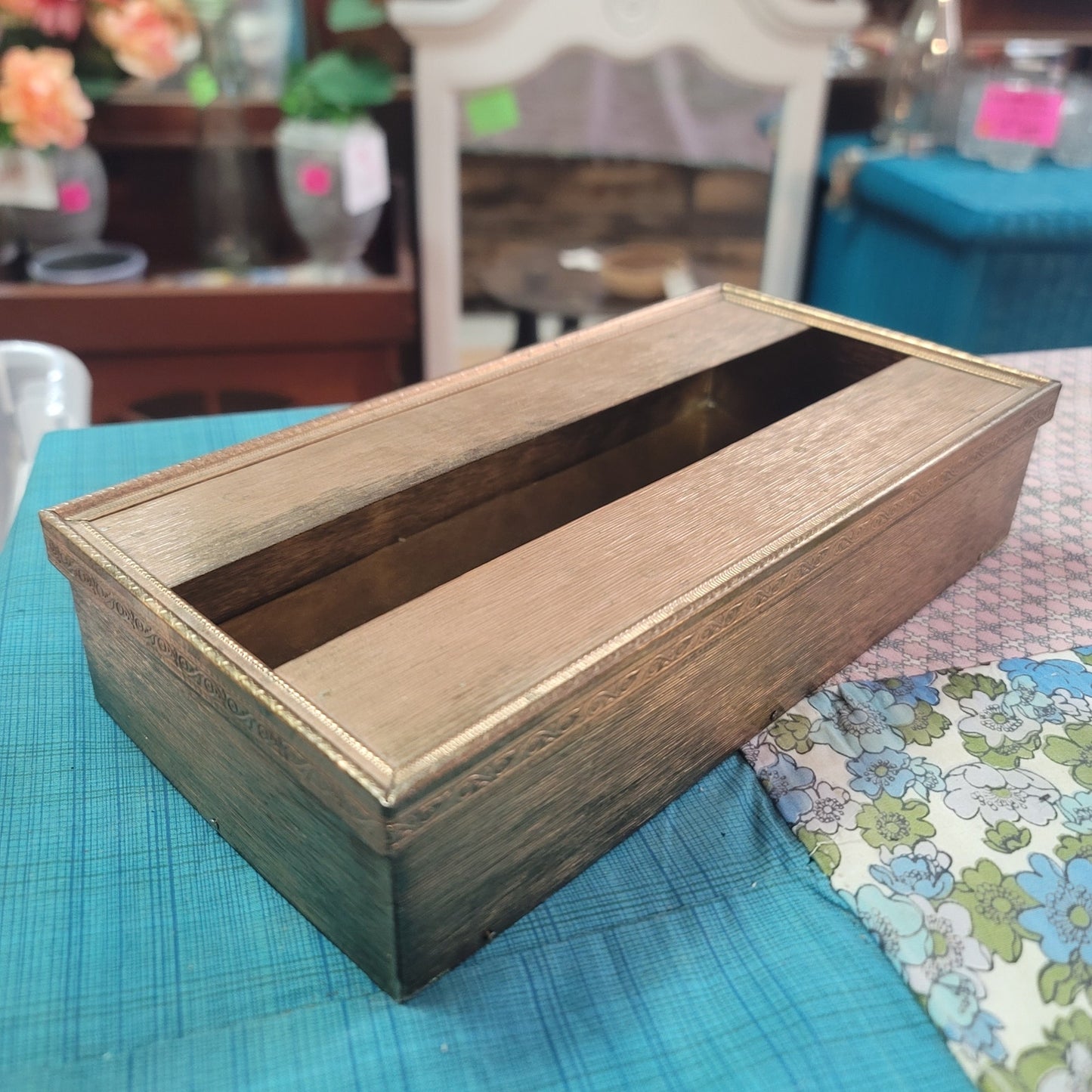 Vintage tissue box holder vanity metal Gold textured bathroom