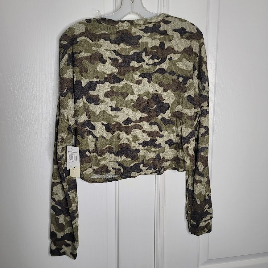 ROW A Size XL womens army green camo crop top TShirt Crop long sleeve LAYERING