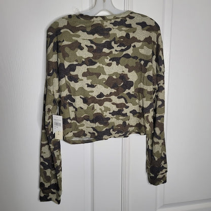 ROW A Size XL womens army green camo crop top TShirt Crop long sleeve LAYERING