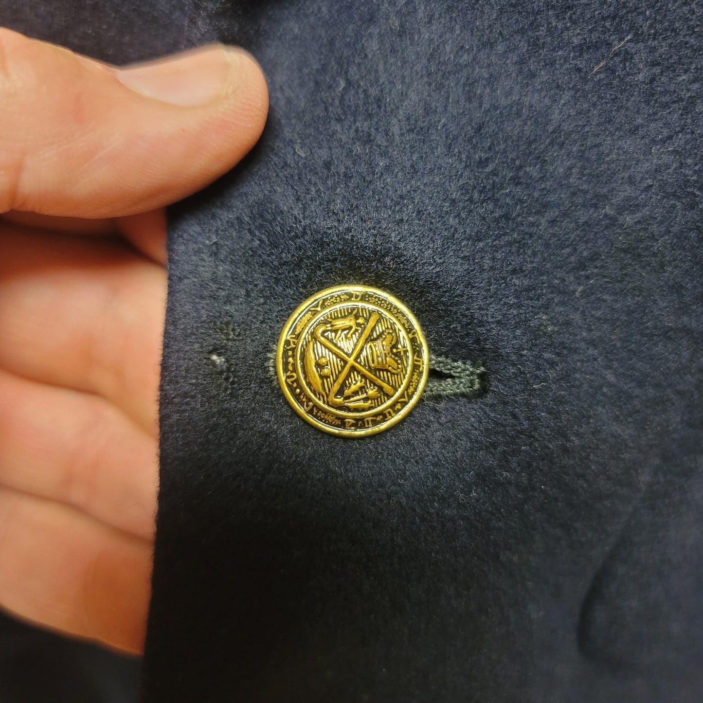 Vintage Collegiate wool blazer jacket Canada patch dark blue Mens Large gold