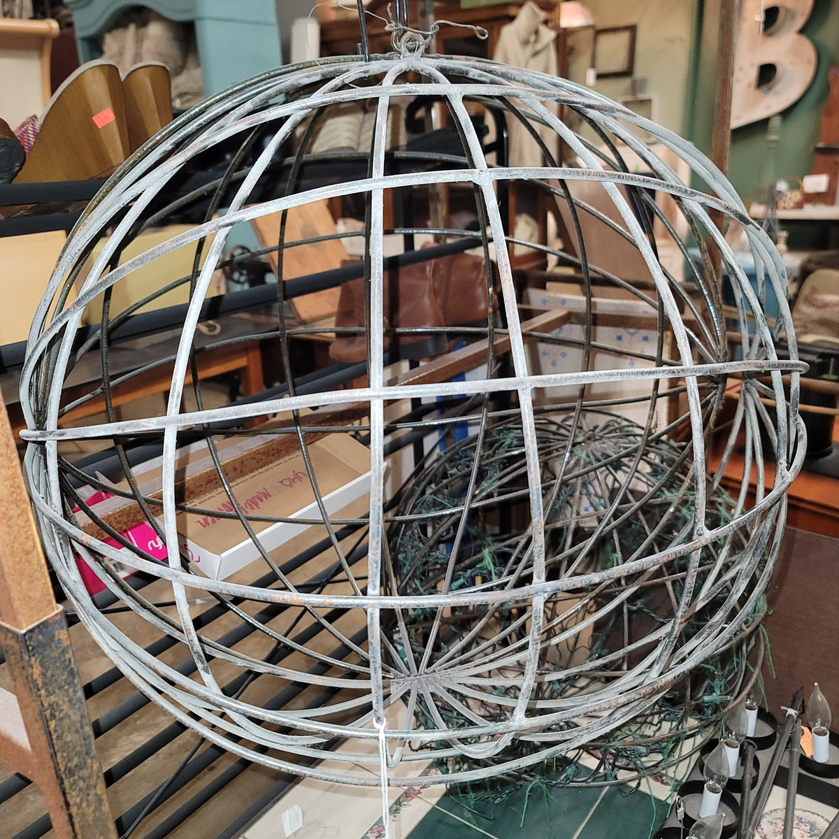 Secondhand Sandies giant 24" Round 2pc orb sphere Iron Ball outdoor decor TREE hanging