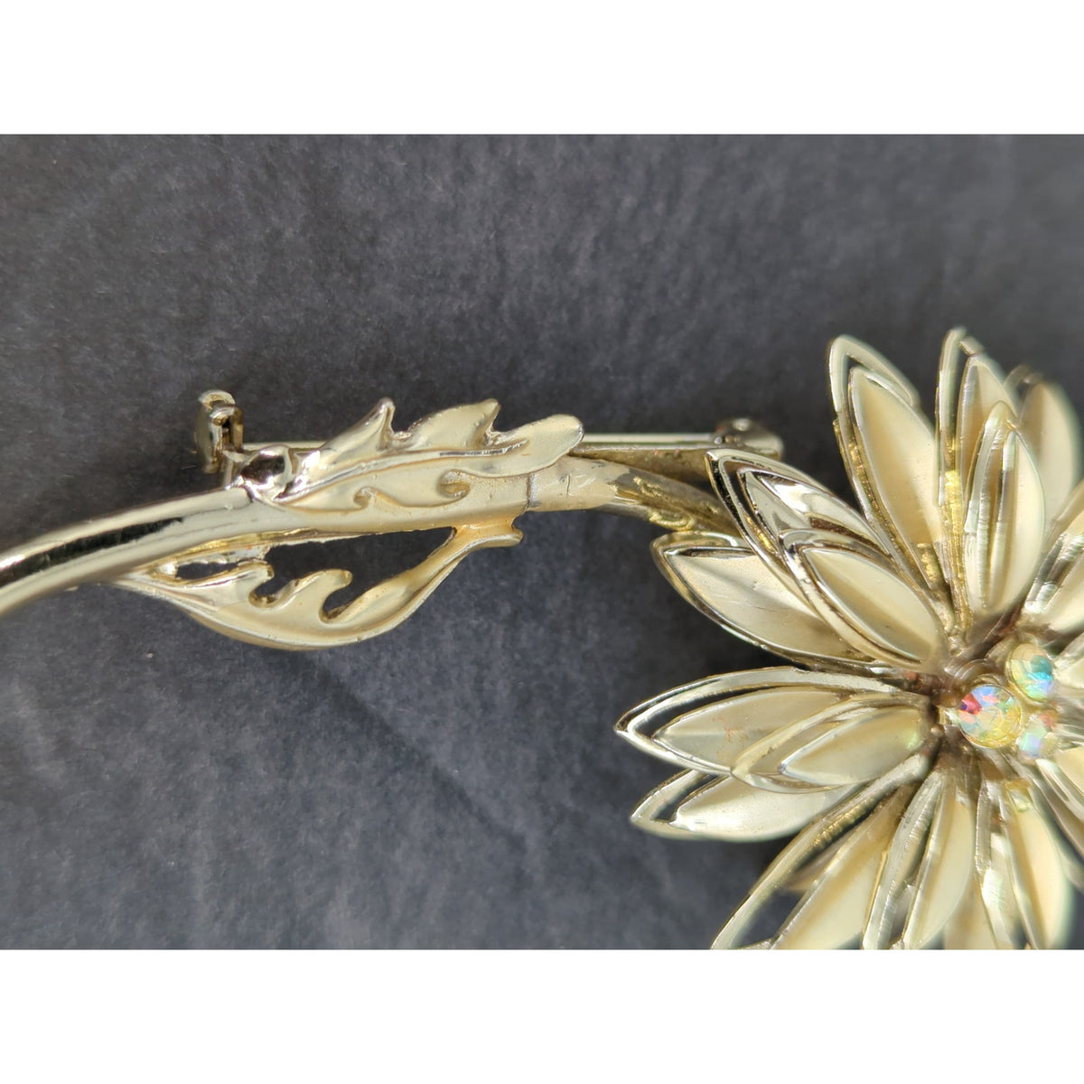 Vintage Gold Tone Layered Flower Floral Brooch Pin Mid-Century Glam Retro