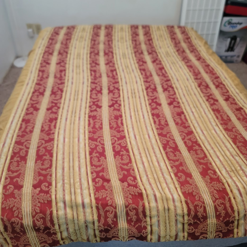 Regal burgundy Red & Gold Damask Stripe King Duvet Cover PRE-Owned