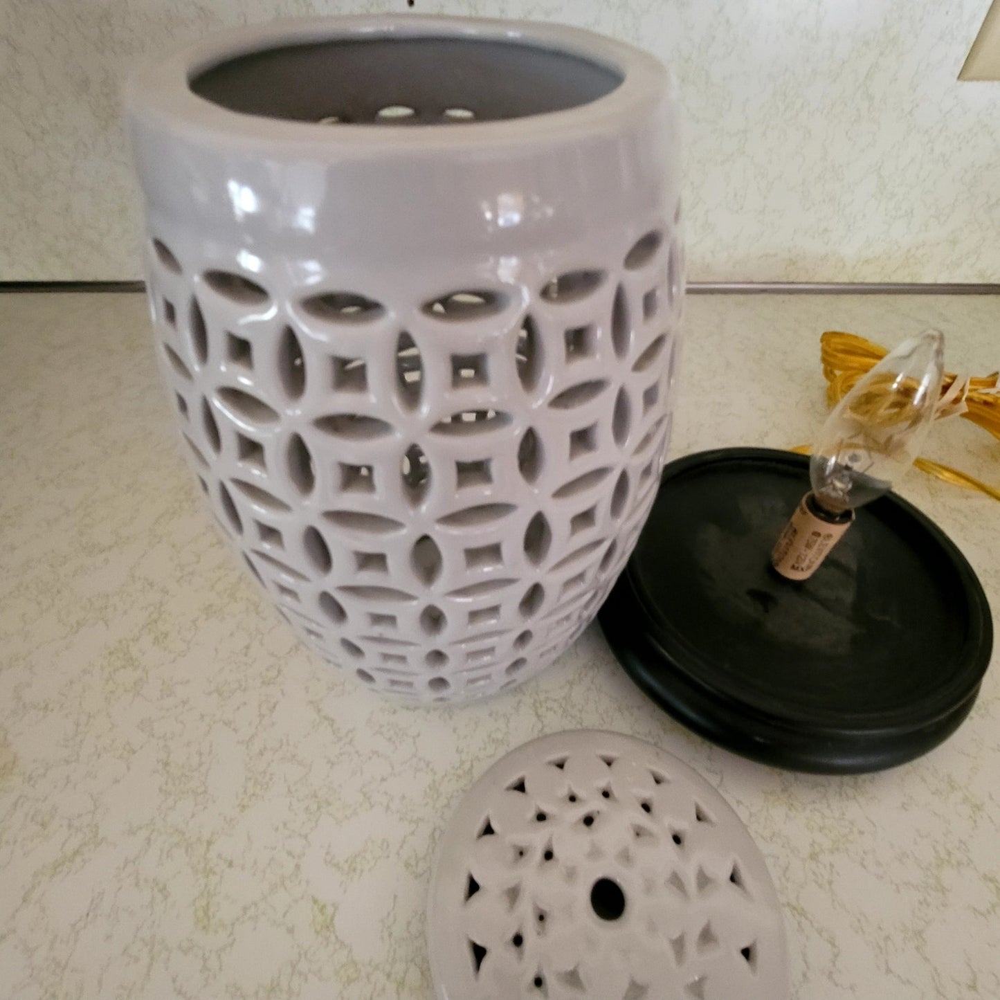 Chinoiserie Blanc de Chine pierce porcelain table lamp Black Base White Table