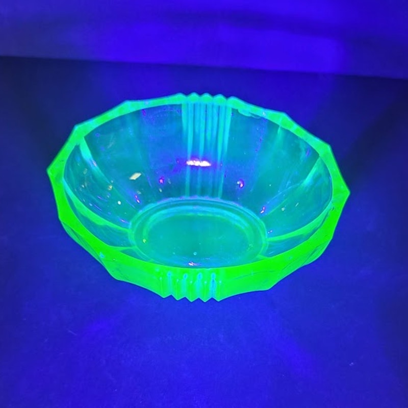 Vintage Pressed Uranium Vaseline Glass Vanity dish NO LID Green 2" x 4"