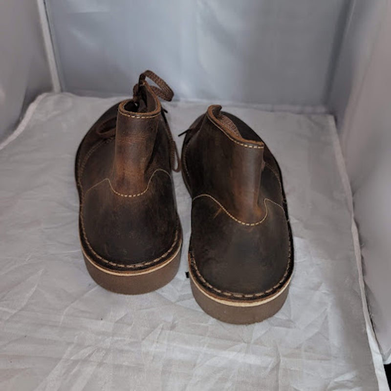 Clarks Chukka Boot Dark Brown leather lace up rubber sole  Size 8.5M