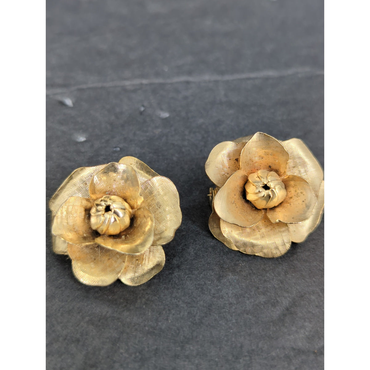 Vintage Gold Tone Openwork Flower Brooch Pins Set Pair Mid-Century Retro