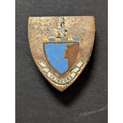 Vintage Vaincre ou Mourir Shield Insignia French Military Motto Screwback Badge