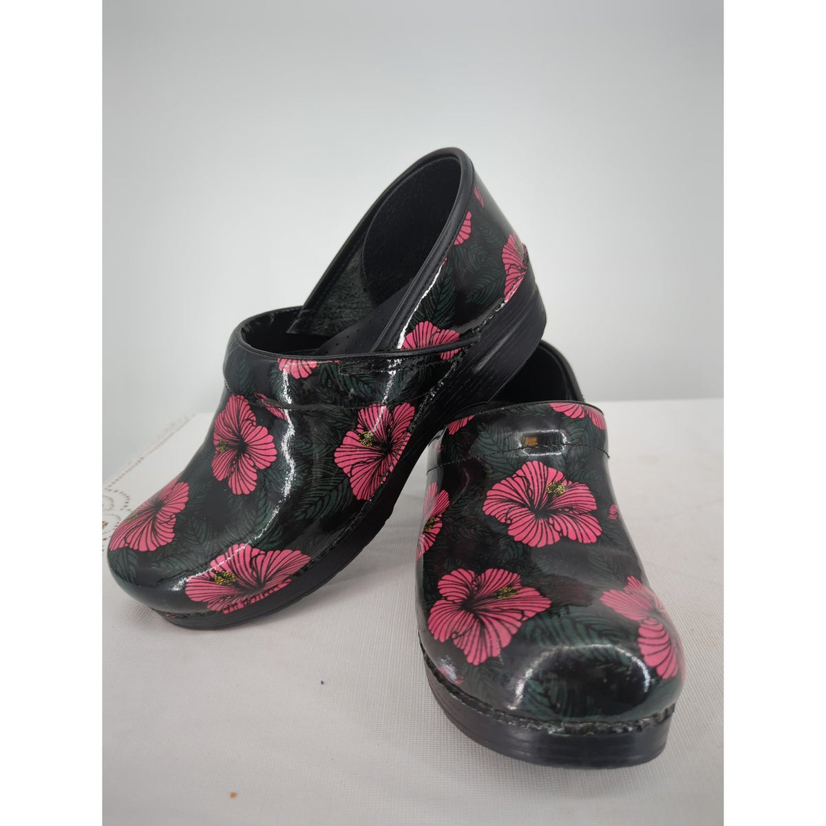 Dansko Patent Leather Clogs Black Pink Floral Professional Nursing Shoes Sz 41