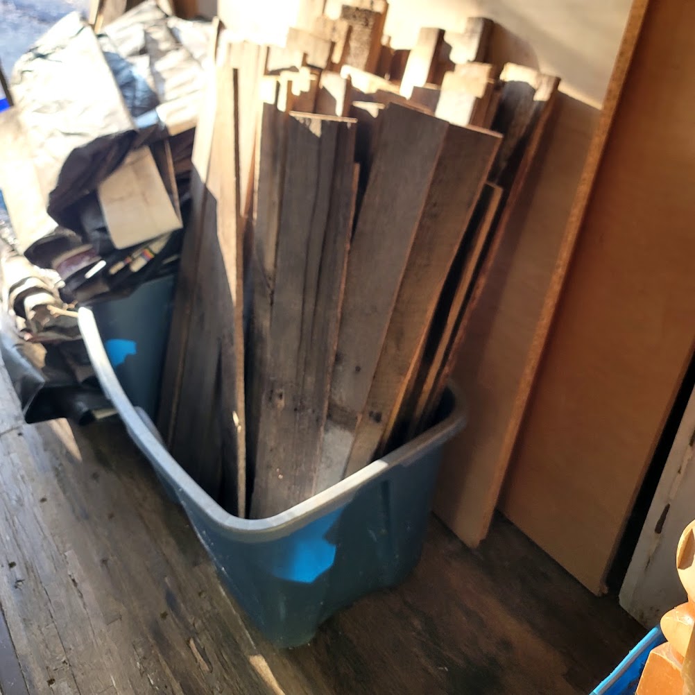 SECONDHAND SANDIES: Pallet wood, various sizes  and types 5.00 per board